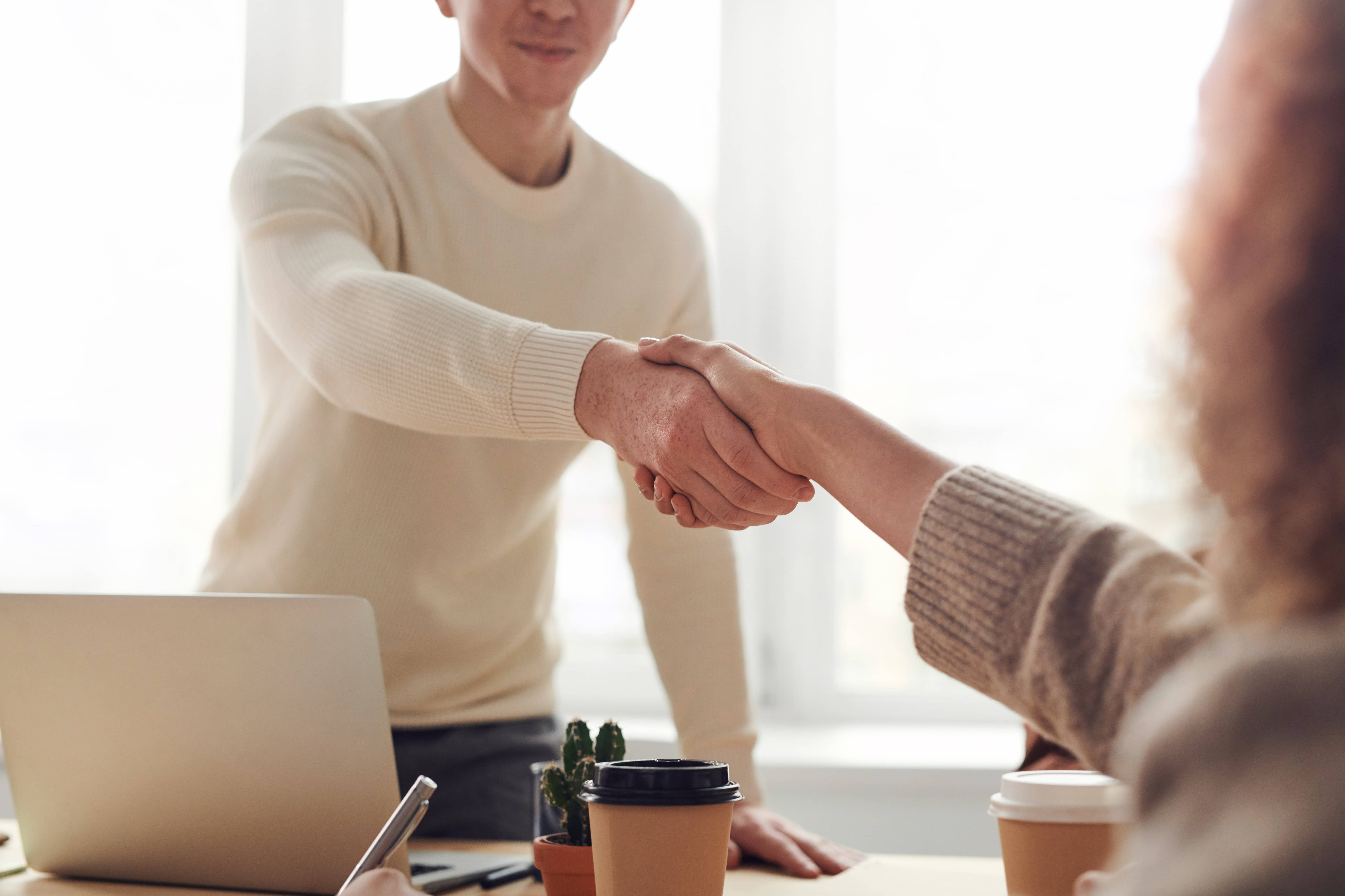 Imagen de una reunion con el cliente